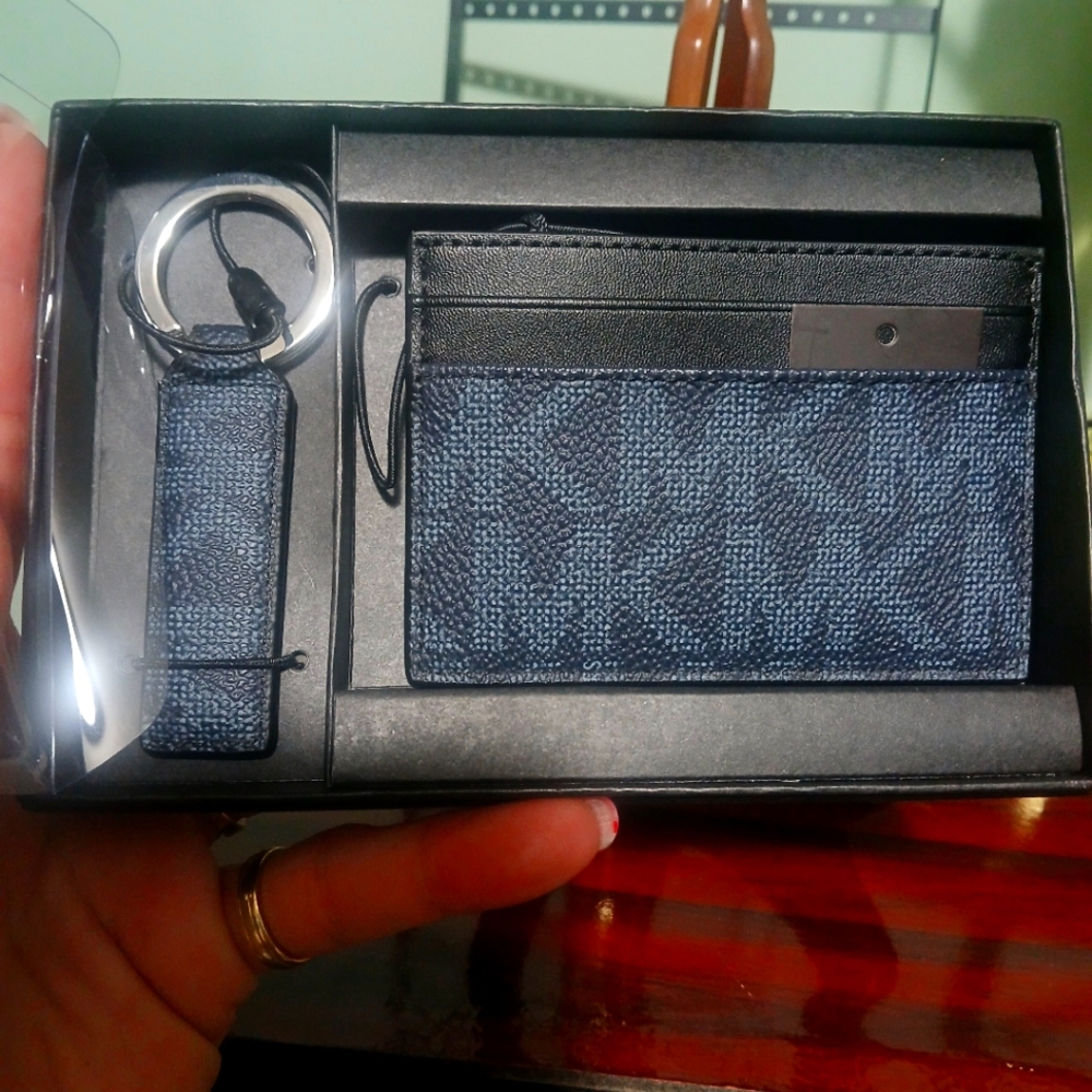 NIB Michael Kors Set - Picture 1 of 3